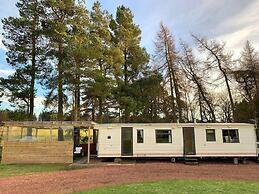 Lovely Semi-rural Caravan & Hot Tub - Sleeps Fam 6