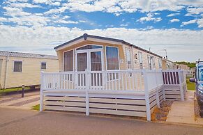 2 bed Platinum-sleeps 6-decking-free Parking