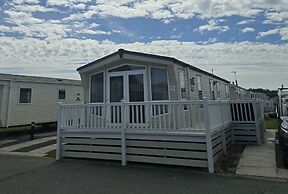 Modern Platinum Standard 2 Bedroom With Decking