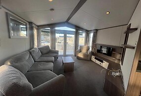 Modern Platinum Standard 2 Bedroom With Decking