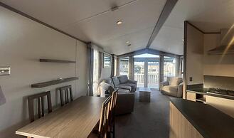 Modern Platinum Standard 2 Bedroom With Decking