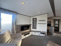 Modern Platinum Standard 2 Bedroom With Decking