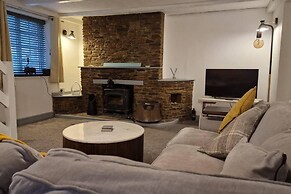 2 Bed Annex Sleeps 6, 7 Min Drive From the Beach!