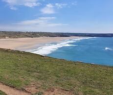 2 Bed Annex Sleeps 6, 7 Min Drive From the Beach!