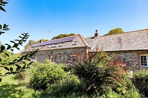 2 Bed Annex Sleeps 6, 7 Min Drive From the Beach!