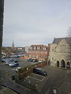 Town Center Modern Apartment 10