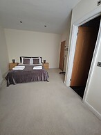 Town Center Modern Apartment 10