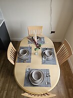 Town Center Modern Apartment 10