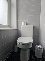 Town Center Modern Apartment 10