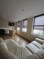 Town Center Modern Apartment 10