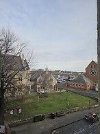 Town Center Modern Apartment 10