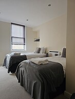 Town Center Modern Apartment 10