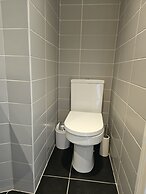 Town Center Modern Apartment 10