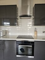 Town Center Modern Apartment 10