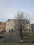 Town Center Modern Apartment 10