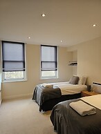 Town Center Modern Apartment 10