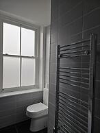 Town Center Modern Apartment 10