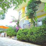 Floral Apartments Yazzy 1