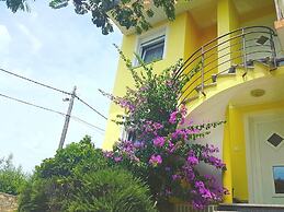 Floral Apartments Yazzy 2