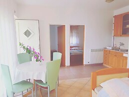 Floral Apartments Yazzy 2