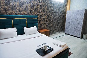 Roomshala 155 Hotel JPC