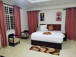 EFUA ANOAH HOTEL & APARTMENT