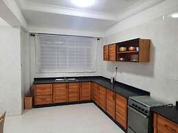 EFUA ANOAH HOTEL & APARTMENT