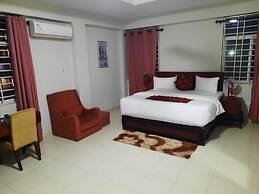 EFUA ANOAH HOTEL & APARTMENT