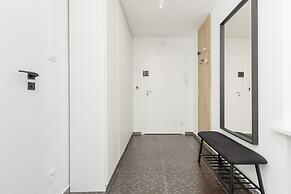 Al. Solidarności Apartment by Renters