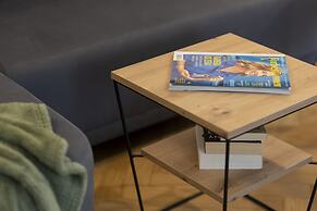 Al. Solidarności Apartment by Renters