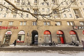 Al. Solidarności Apartment by Renters