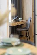 Al. Solidarności Apartment by Renters