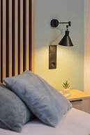 Al. Solidarności Apartment by Renters