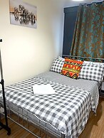 Impeccable Spacious 6-bed House in Romford