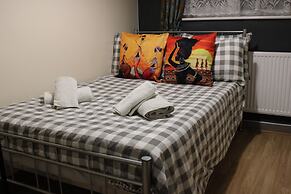 Impeccable Spacious 6-bed House in Romford