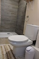 Impeccable Spacious 6-bed House in Romford