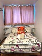 Impeccable Spacious 6-bed House in Romford