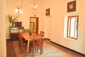 Charming & Historical 3-bed Bungalow in Hikkaduwa