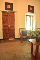 Charming & Historical 3-bed Bungalow in Hikkaduwa