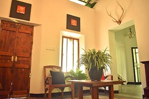 Charming & Historical 3-bed Bungalow in Hikkaduwa