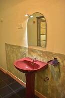 Charming & Historical 3-bed Bungalow in Hikkaduwa