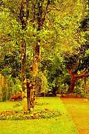 Charming & Historical 3-bed Bungalow in Hikkaduwa