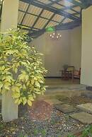 Charming & Historical 3-bed Bungalow in Hikkaduwa