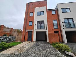 Modern 3 Bedroom Town House in Ipswich