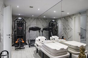 Villa Monte Leone by Konnect with Pool, Hot Tub, Spa Room & Stunning S