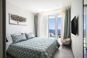 Villa Monte Leone by Konnect with Pool, Hot Tub, Spa Room & Stunning S