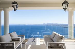 Villa Monte Leone by Konnect with Pool, Hot Tub, Spa Room & Stunning S