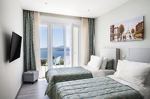 Villa Monte Leone by Konnect with Pool, Hot Tub, Spa Room & Stunning S