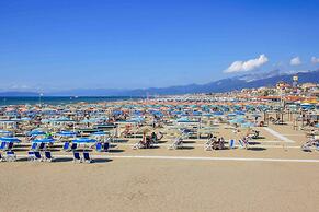 Comfortable Campsite-chalet G14 Tuscany Near sea