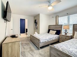 A Touch Of Class - 5 Bed Champions Gate Home 5 Bedroom Townhouse